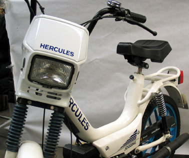 Fast alle blauen Aufkleber der weissen Hercules Jogging