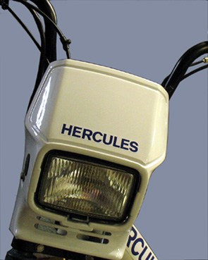 Scheinwerferverkleidung mit Hercules Aufkleber